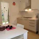 Апартаменты Modern One Bedroom With Solarium
