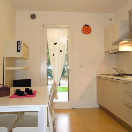 Modern One Bedroom With Solarium Μπιμπιόνε